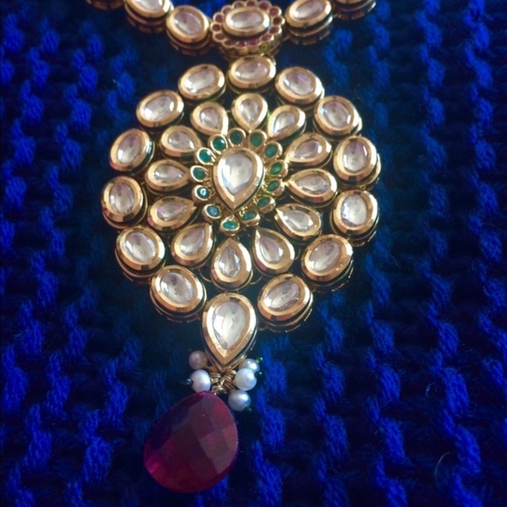 Extremely Royal Kundan gold plated necklace set. - Picture 2 of 4